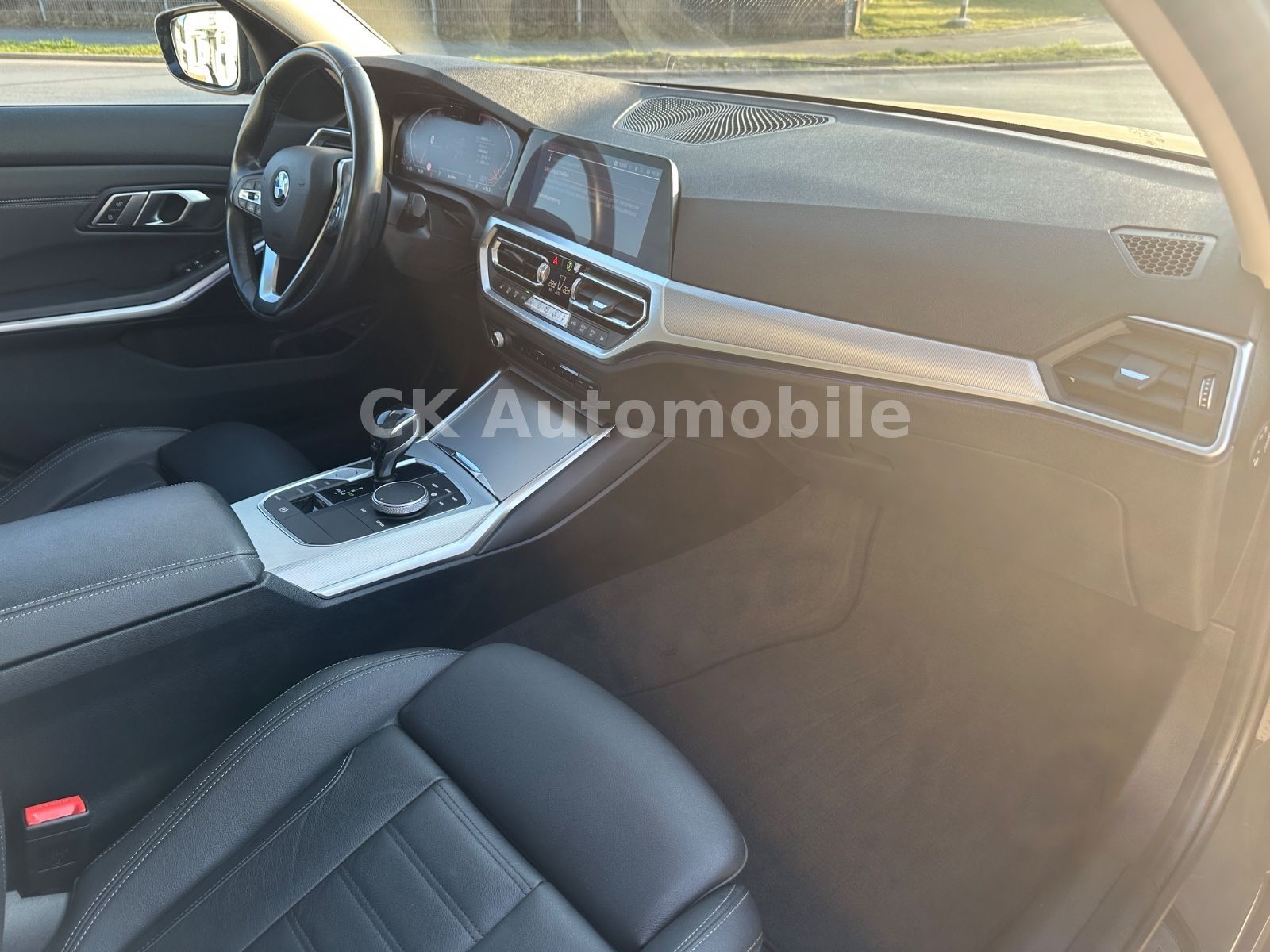 Fahrzeugabbildung BMW 320dxDrive Touring Sport-Line/Laser/Pano/ACC/AHK