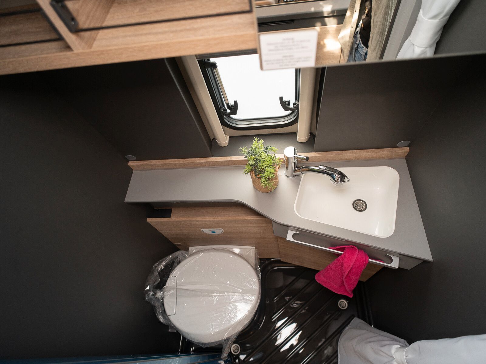 Fahrzeugabbildung Dethleffs Globetrail 600 DK Fiat Dieselheiz/Rahmenfenster