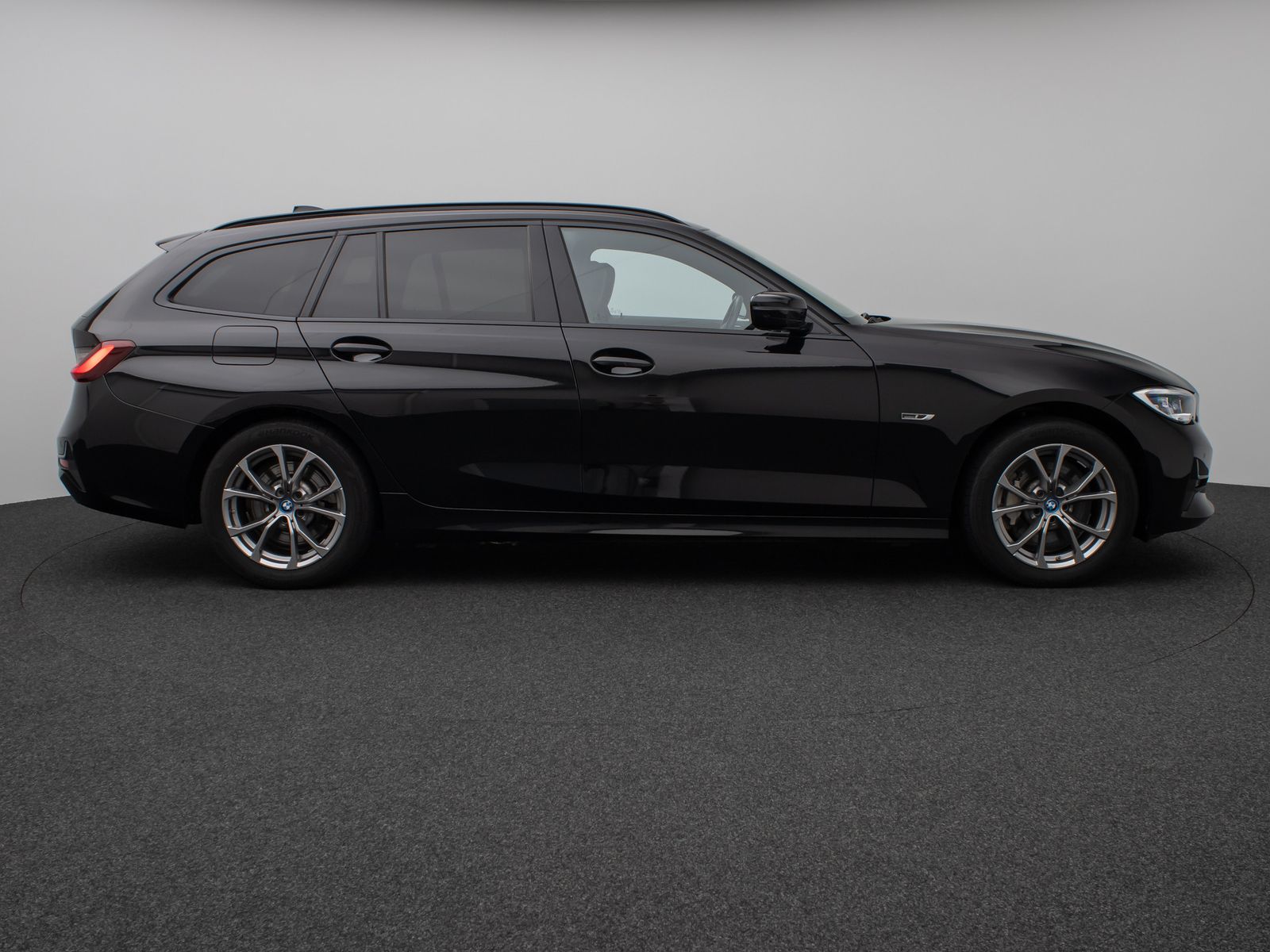 Fahrzeugabbildung BMW 330e xD SportLine Laser HUD DAB HiFi Komfort PDC