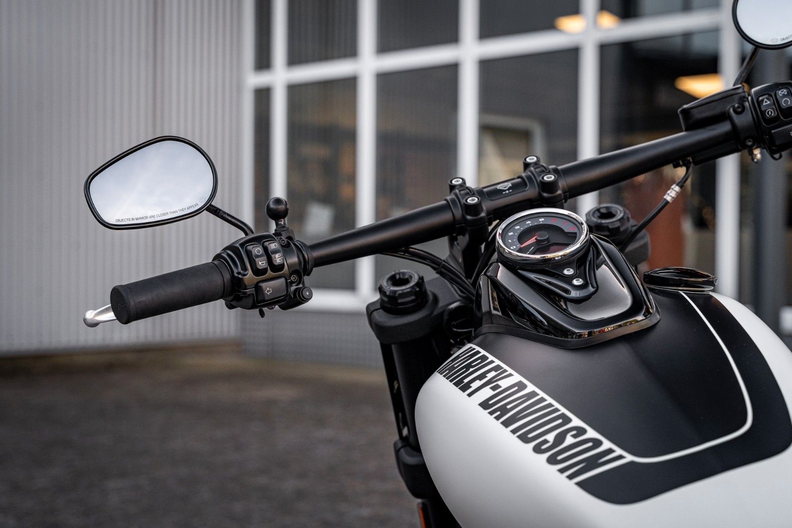 Fahrzeugabbildung Harley-Davidson FXFBS FAT BOB 114 CUI SOFTAIL - Jekill & Hyde