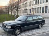 Mercedes-Benz Mercedes W124    300 TD Kombi - Mercedes-Benz 300 mit Diesel-Antrieb: Kombi, 300td