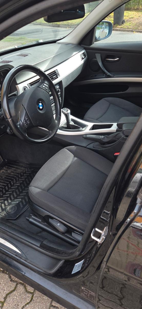 BMW 318 2009 — photo 8