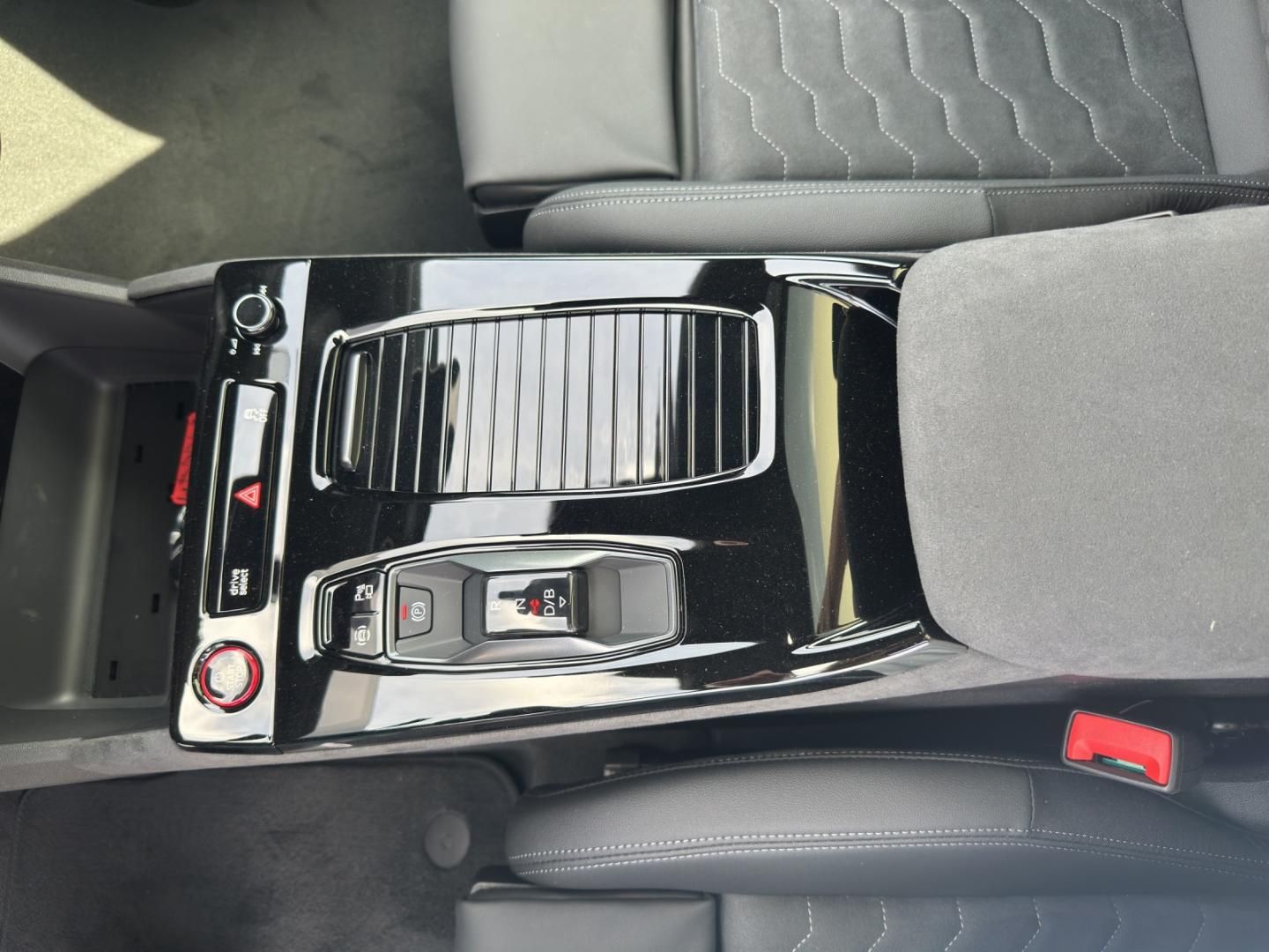 Fahrzeugabbildung Audi A6 Sportback e-tron quattro, Tech pro, Pano, AHK