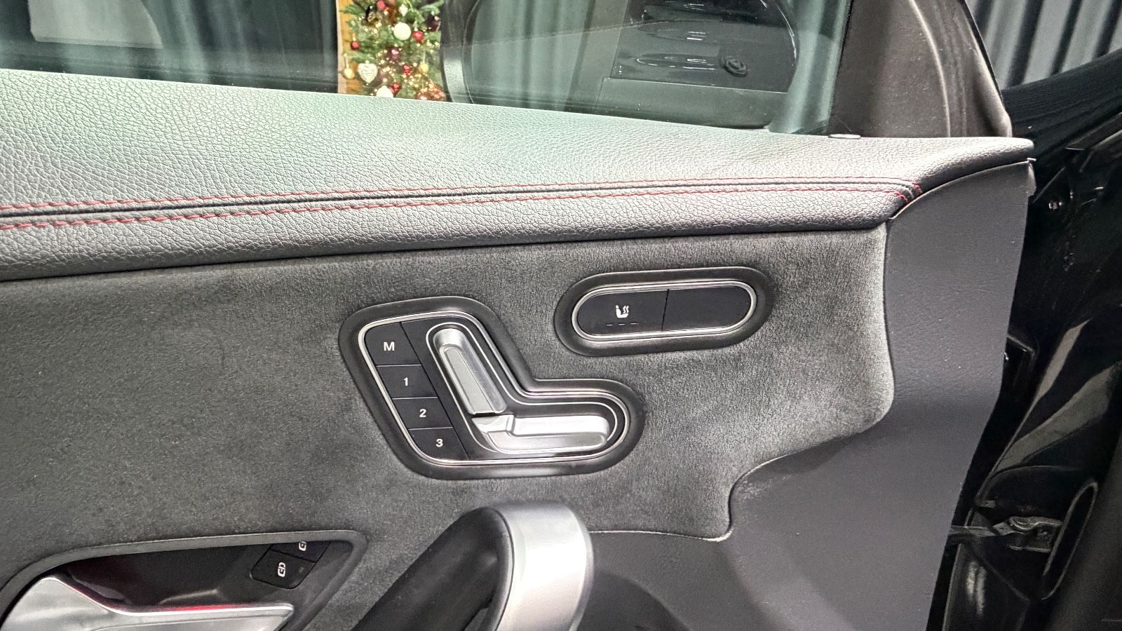 Fahrzeugabbildung Mercedes-Benz CLA 45 AMG Shooting Brake|BURMESTER|HEAD-UP|VOLL