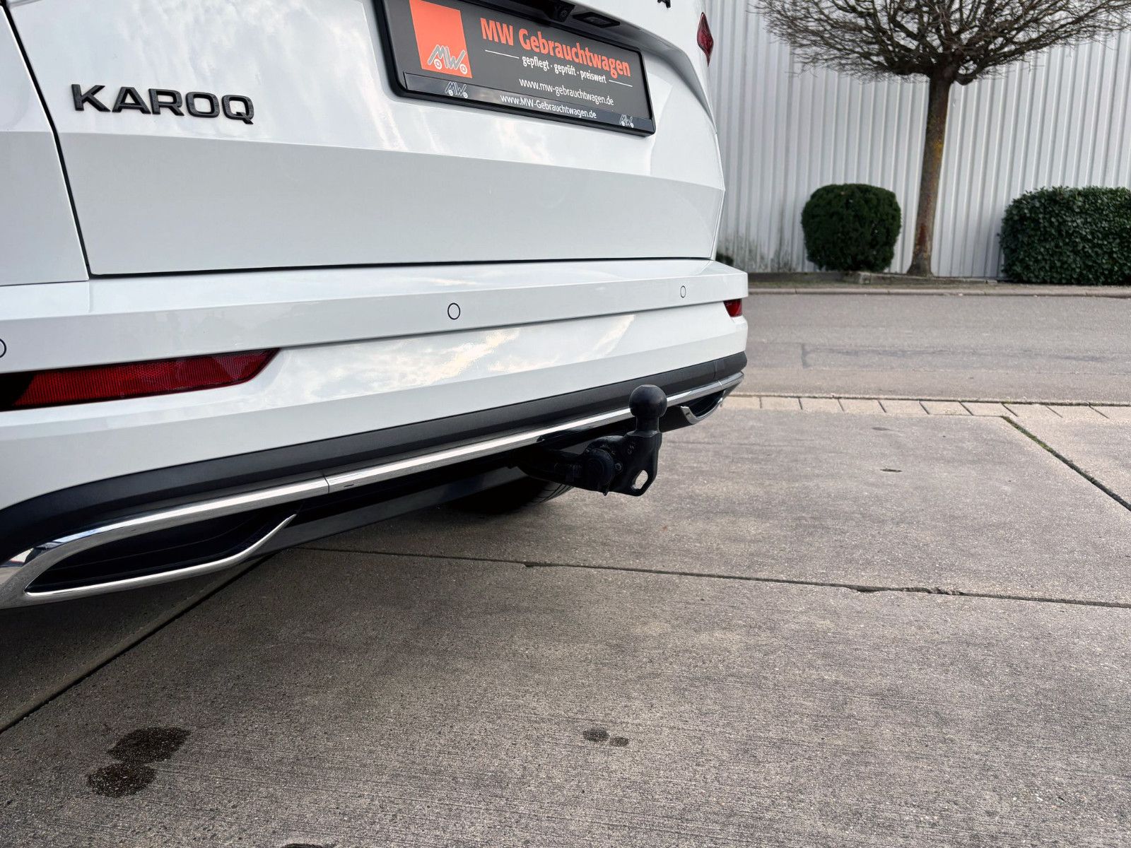 Fahrzeugabbildung SKODA Karoq 1.5TSI DSG SPORTLINE ACC 360° PANO AHK LED