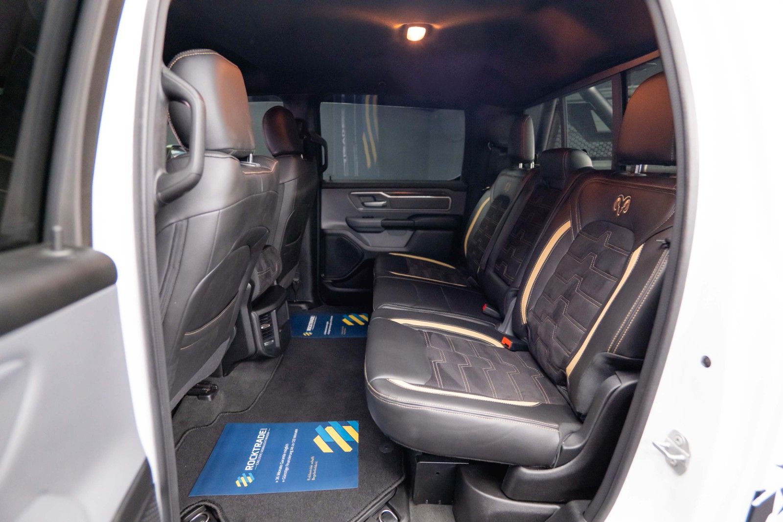 Fahrzeugabbildung Dodge RAM 5.7 V8 HEMI 4x4 OFFROAD Night-Paket Limited