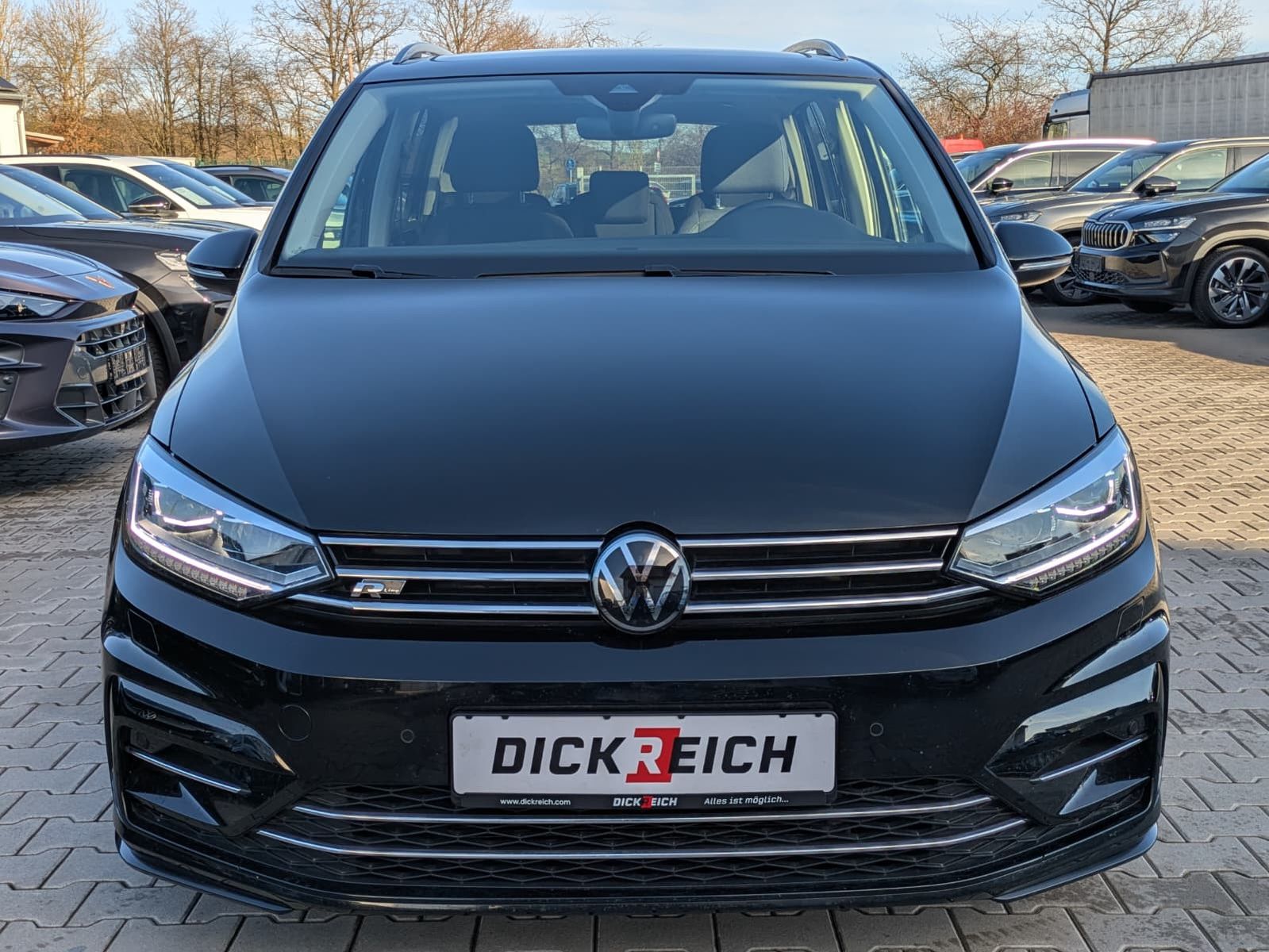 Fahrzeugabbildung Volkswagen Touran 2.0 DSG R-Line High. Pano 7-Si IQ.Dri AHK