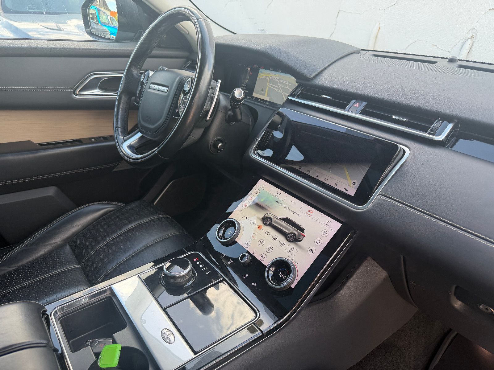 Fahrzeugabbildung Land Rover Range Rover Velar SE/PANO/KAMERA/MERIDIAN/MASSAG
