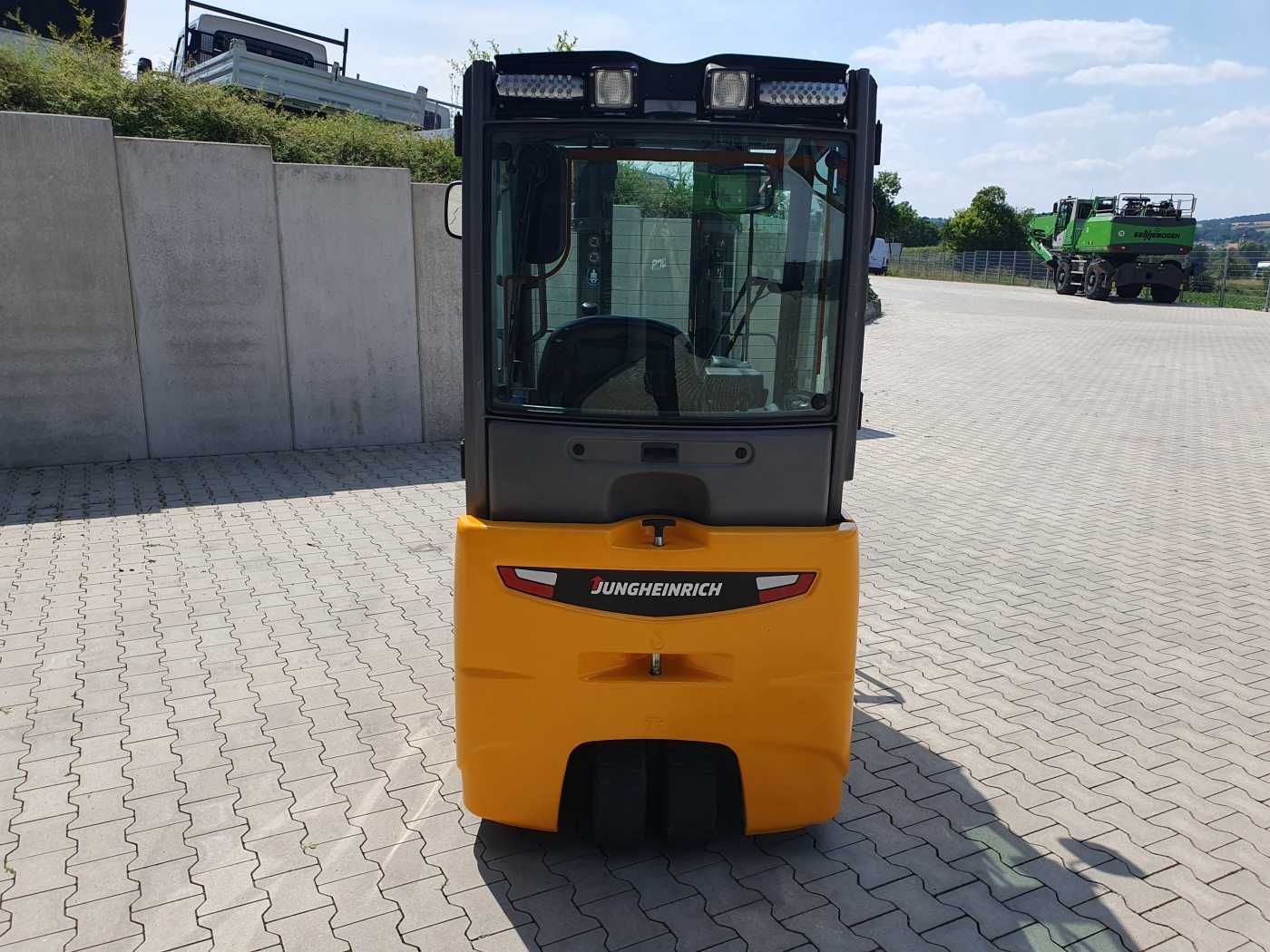 Fahrzeugabbildung Jungheinrich EFG 215 / Triplex: 4.25m! / SS /  4.297h!