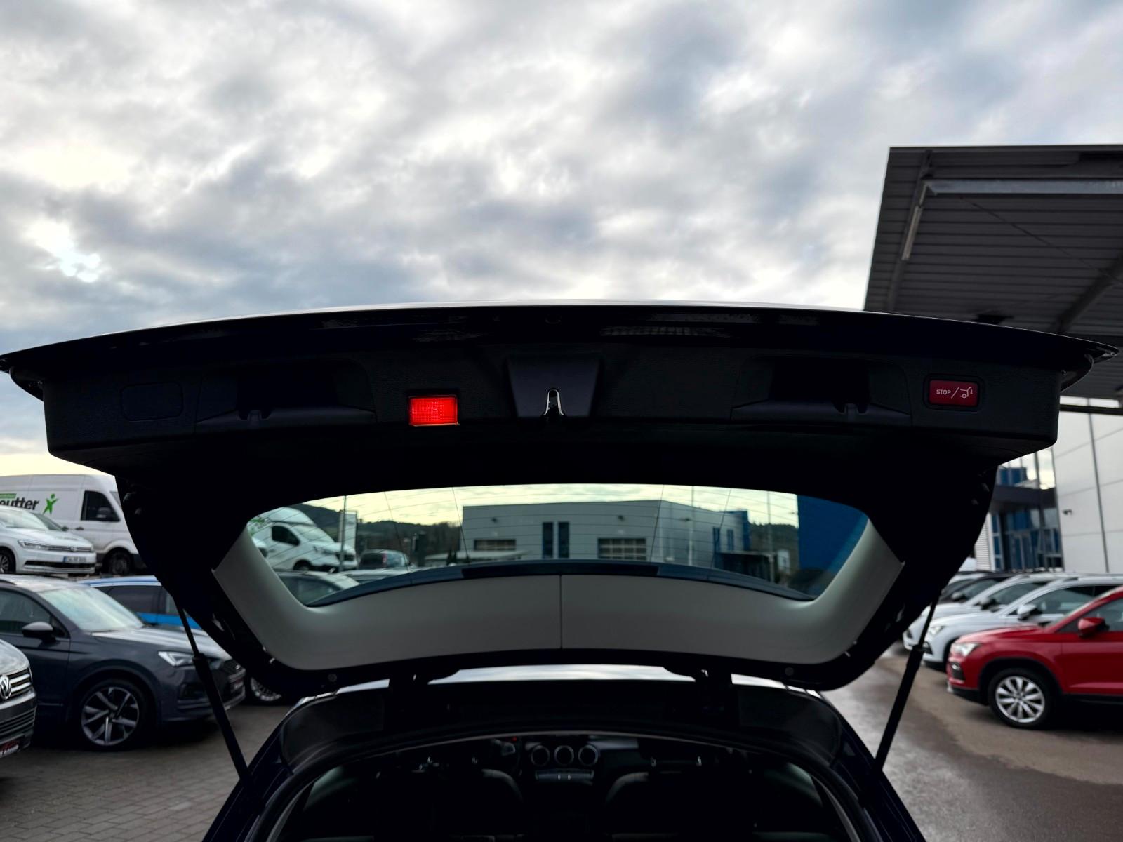 Mercedes-Benz GLC 300 4Matic Exclusive Pano_LED_Navi_HeadUp