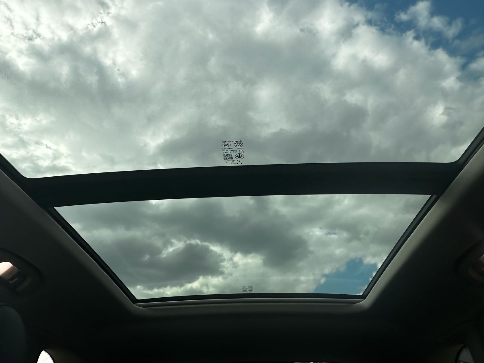 Fahrzeugabbildung MG EHS Luxury PANO+LEDER+NAVI+SHZ+KAMERA+ACC+360°+