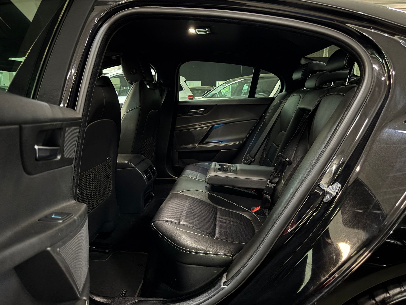 Fahrzeugabbildung Jaguar XE 2.0 d 8GT LANDMARK R-SPORT BLACK EDITION VOLL