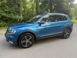 Volkswagen Tiguan Highline 4Motion Pano orig.62tkm - Volkswagen Tiguan: Blau