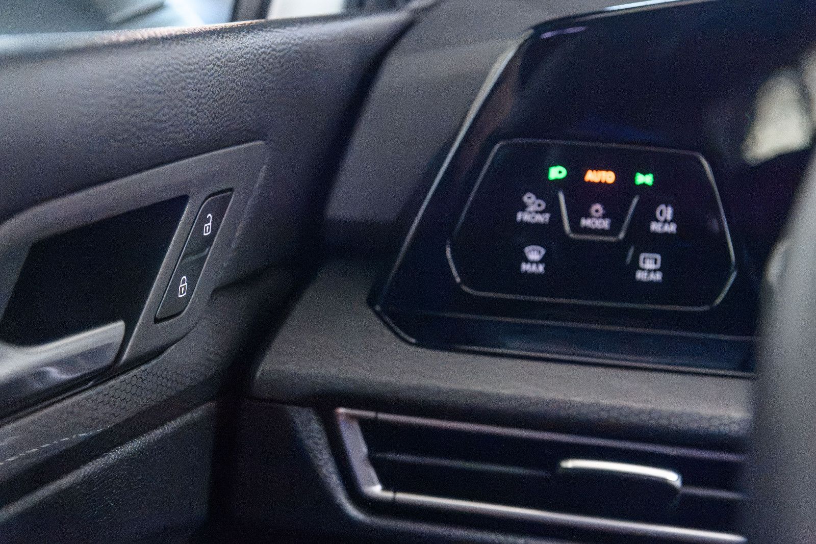 Fahrzeugabbildung Volkswagen Golf VIII Lim. GTE eHybrid +DSG+Navi+ACC