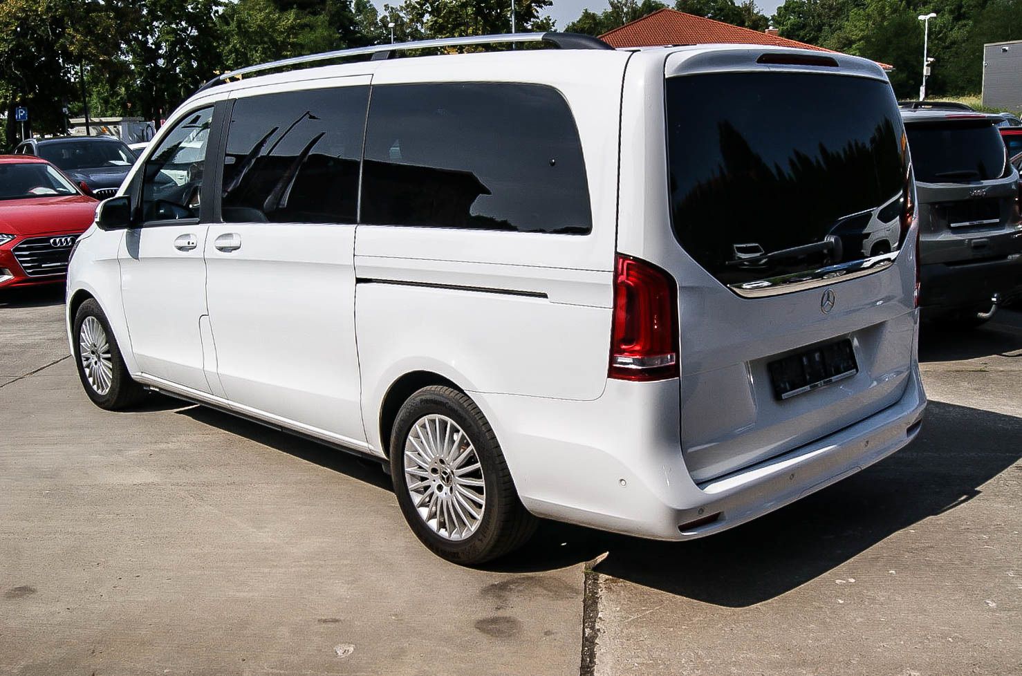 Fahrzeugabbildung Mercedes-Benz V 250 d EDITION lang MBUX 7-SITZE IQ-LED KAMERA