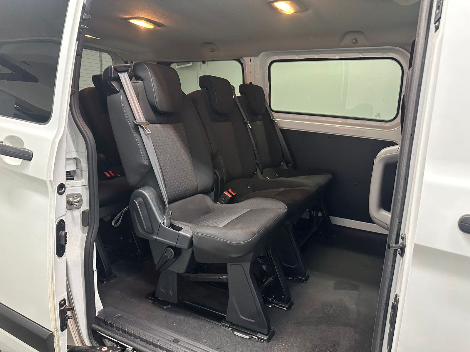 Fahrzeugabbildung Ford Transit Custom 320 L1H1* 9SITZE*NAVI*KLIMA*SDH*