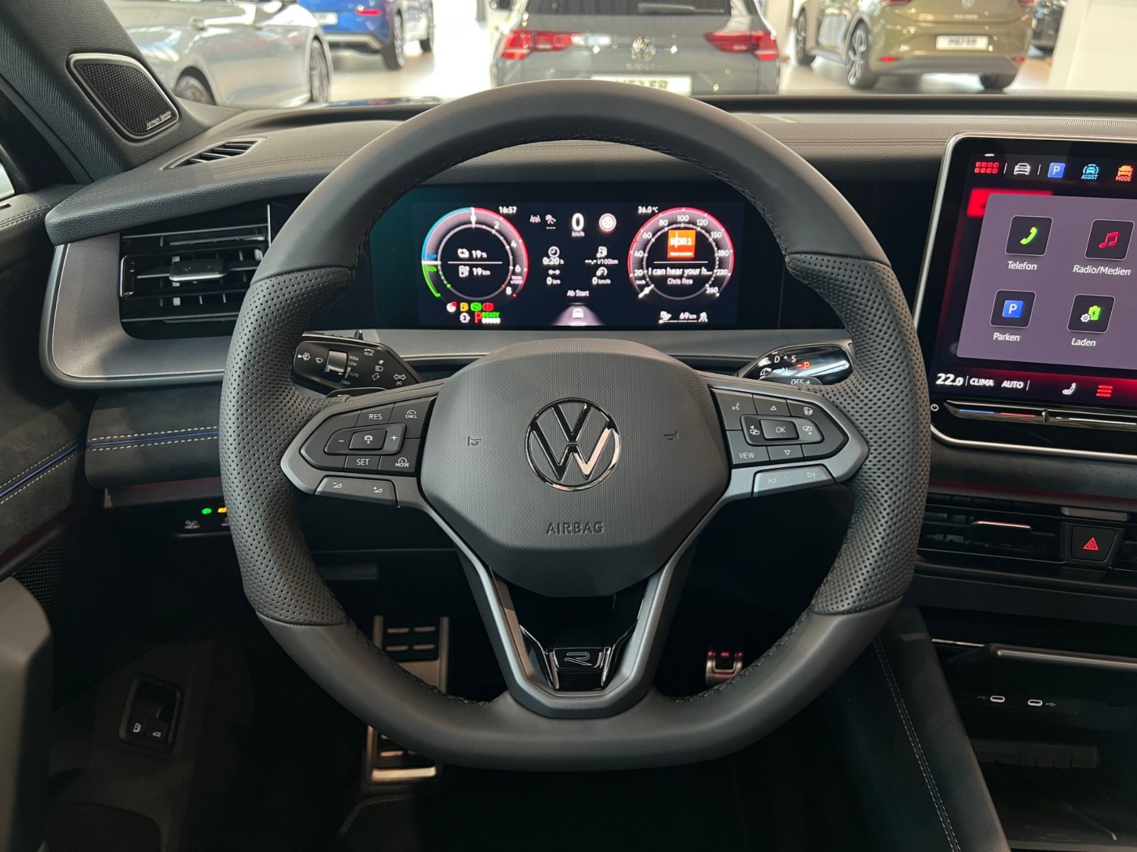 Fahrzeugabbildung Volkswagen Tayron R-Line 1.5 eHybrid DSG *AHK,LM-20",Harman