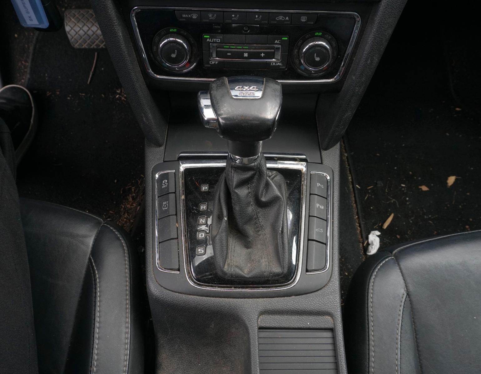 Skoda Superb 2013 — photo 25