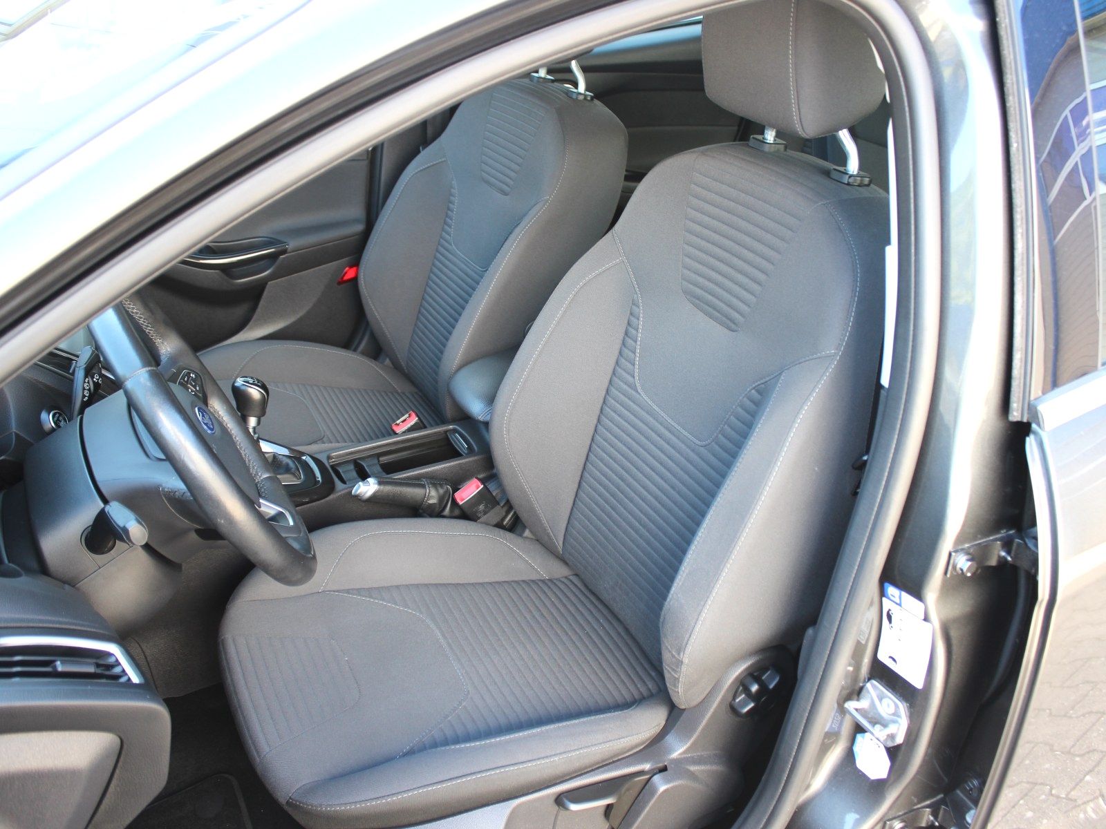 Fahrzeugabbildung Ford Focus Titanium 1,5 EcoBoost Start/Stopp
