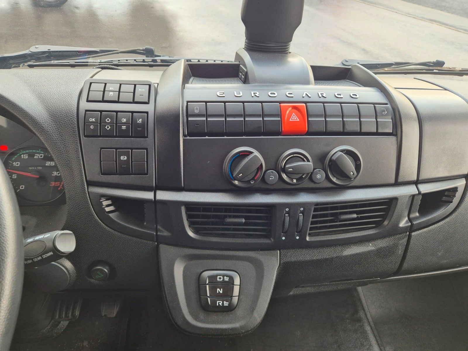 Fahrzeugabbildung Iveco Eurocargo 75-210 Koffer LBW