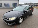 Volkswagen Passat 2.0 BlueTDI DSG Highline - Volkswagen Passat aus 2012 mit Diesel-Antrieb: Limousine