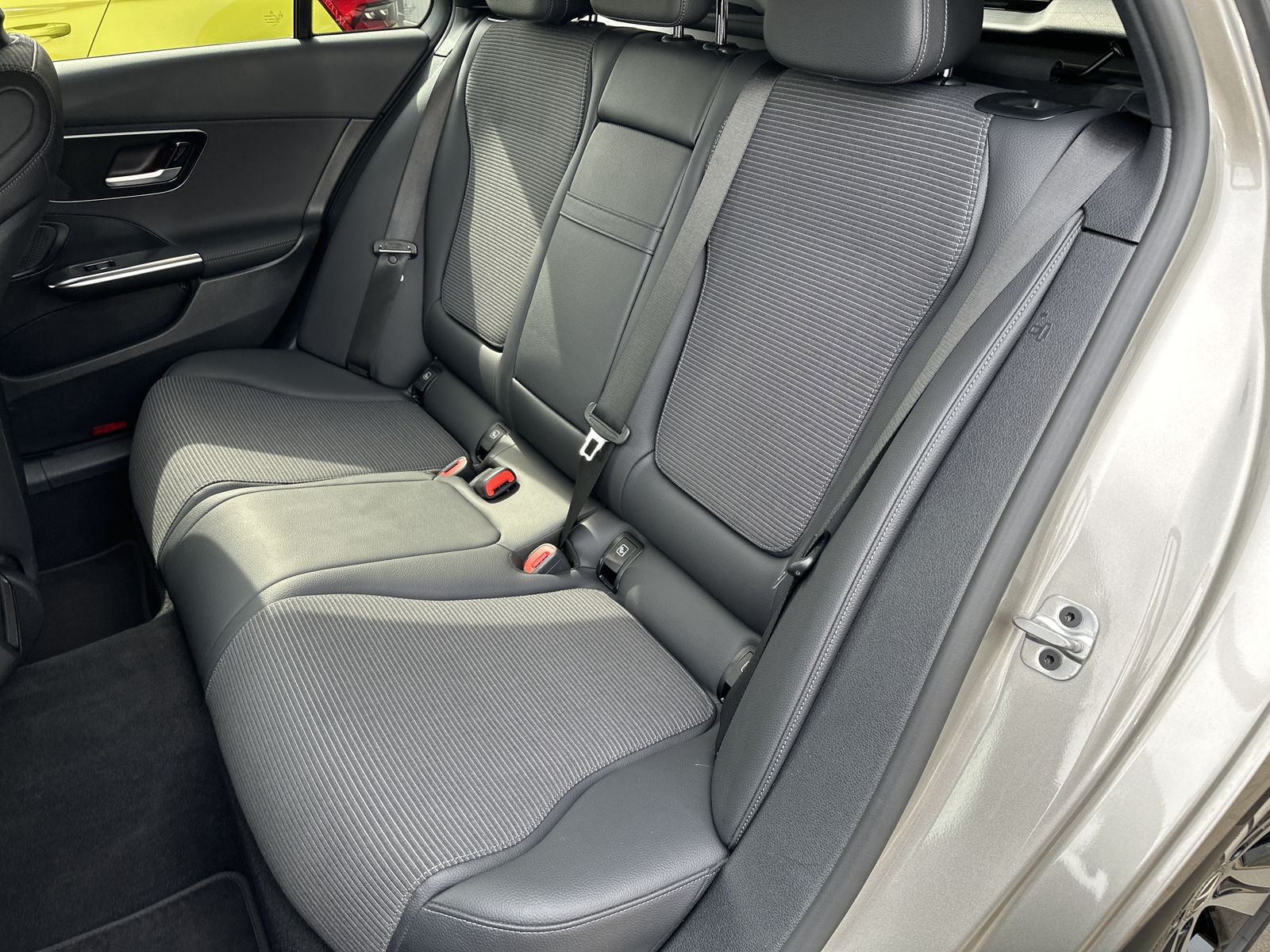 Fahrzeugabbildung Mercedes-Benz C 200d T Avantgarde NIGHT+NAV+LED+AHK+KAM+CARPLA