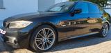 BMW 320i M-SPORTPAKET / SCHECKHEFTGEPFLEGT - BMW 320 mit Benzin-Antrieb: Limousine, 320i M Sportpaket