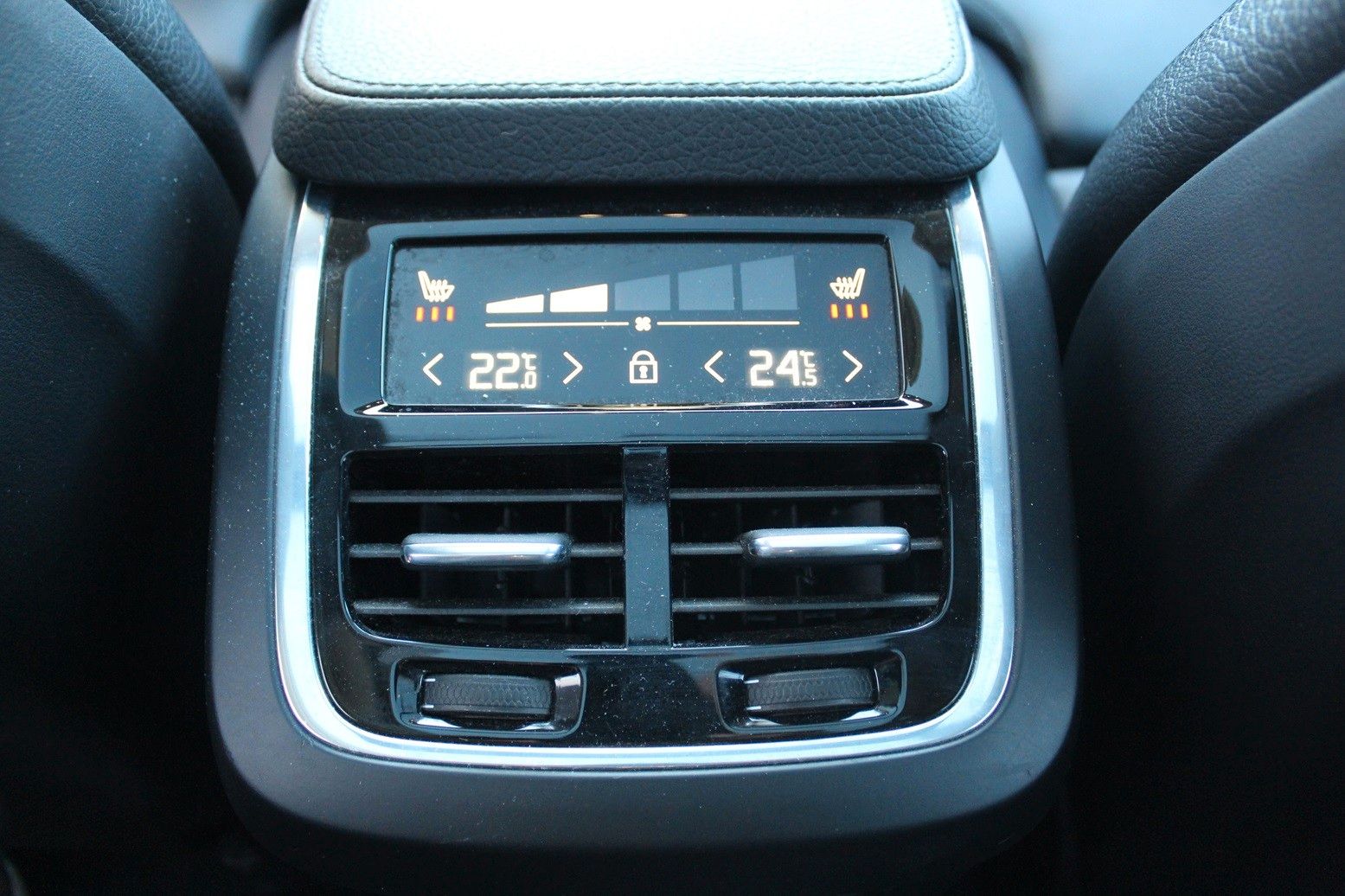 Fahrzeugabbildung Volvo XC90 Momentum Pro  AWD/4xSHZ/LHZ/PANO/LEDER/HUD