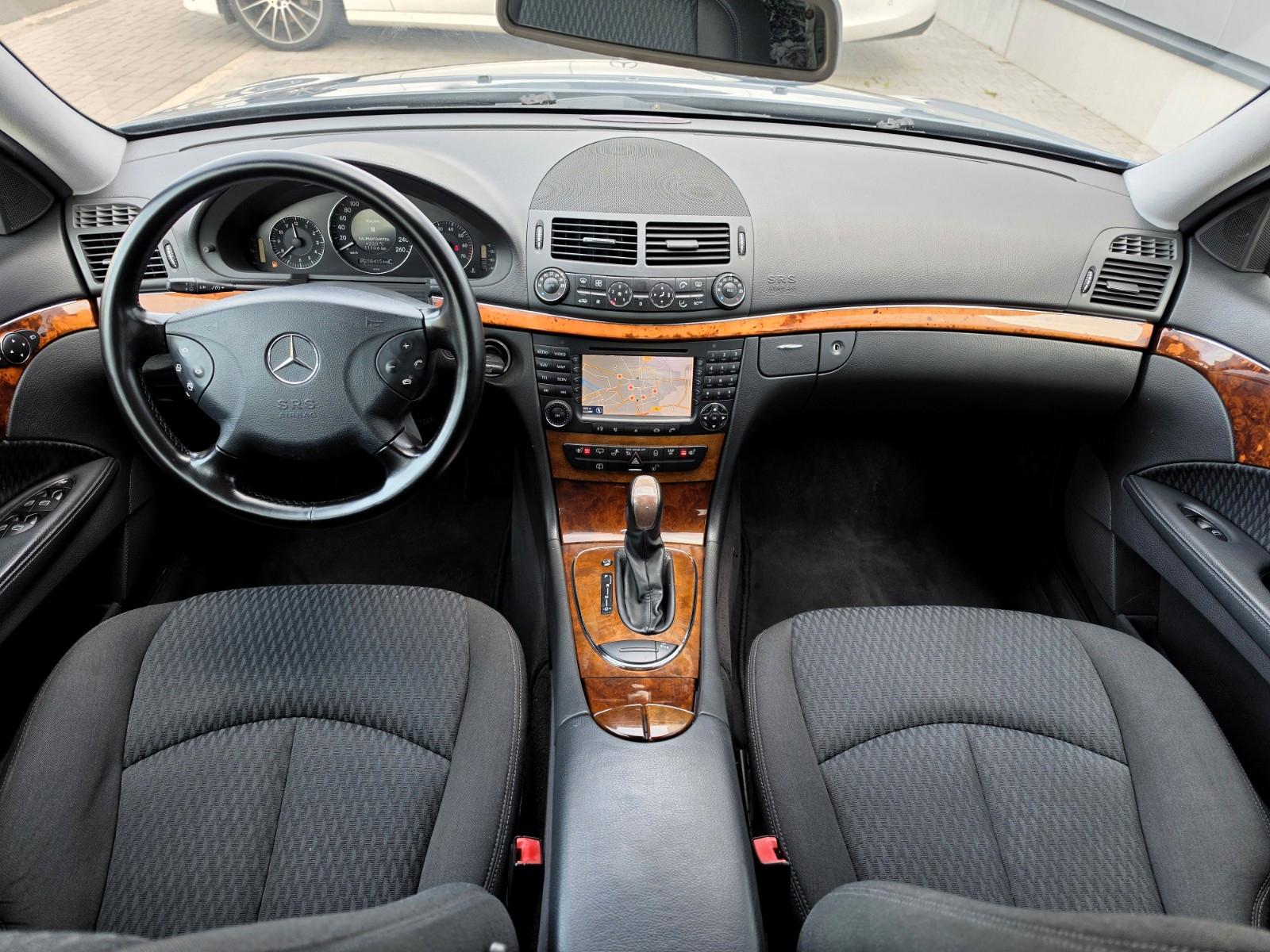 Mercedes-Benz E200 2004 — photo 15