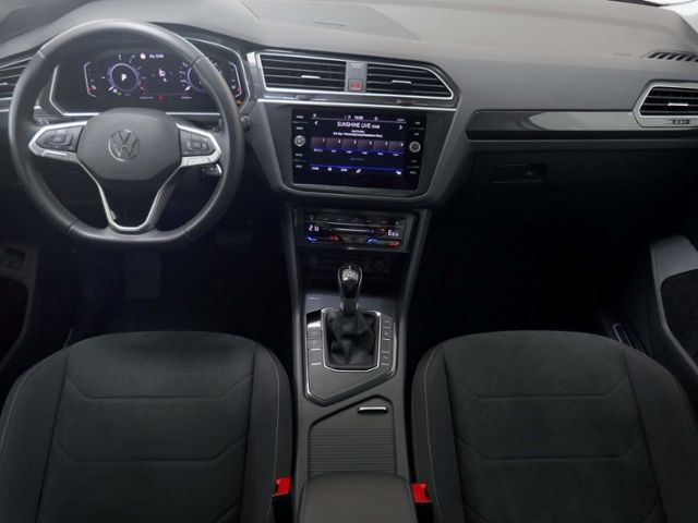 Fahrzeugabbildung Volkswagen Tiguan  Elegance 1.4 TSI eHybrid LED AHK RFK ACC
