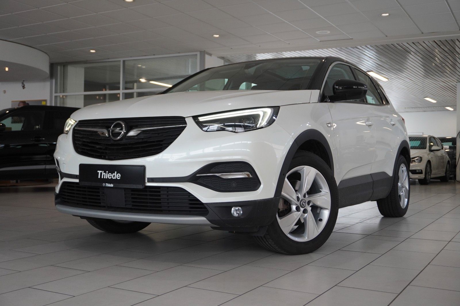 Fahrzeugabbildung Opel Grandland (X) 1.2T INNOV. NAVI/LED/KAMERA/PANO.