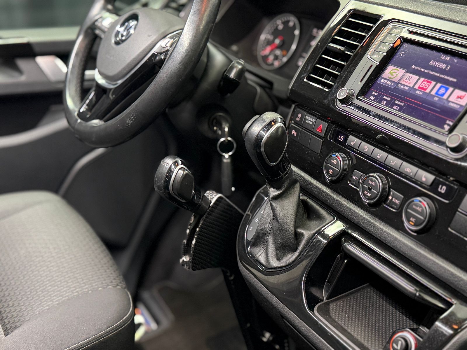 Fahrzeugabbildung Volkswagen T6 Multivan Trendline|Behindertengerecht|DSG|NAV