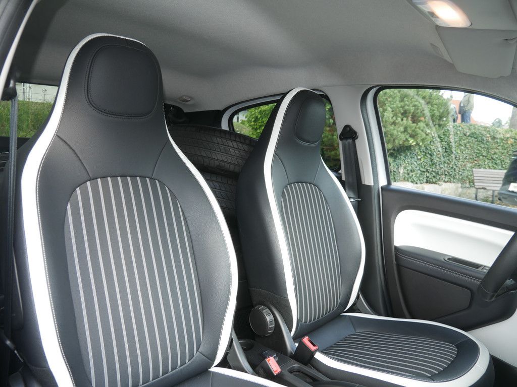 Fahrzeugabbildung Renault Twingo E-Tech KLIMA PDC SHZ RÜCKFAHRKAMERA NAVI