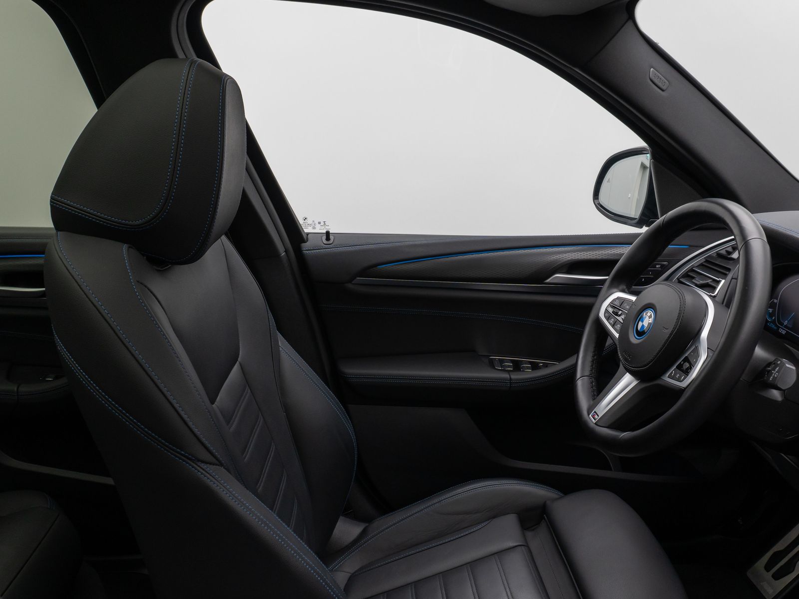 Fahrzeugabbildung BMW iX3 M Sport Impressive Panorama 360° HUD DAB H/K