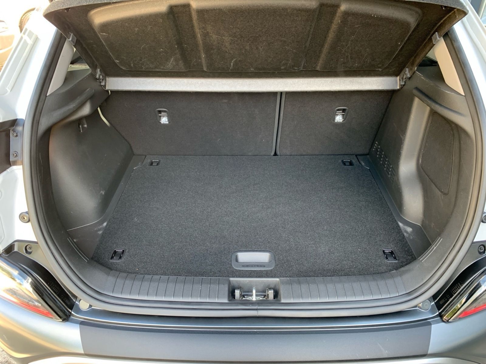 Fahrzeugabbildung Hyundai KONA 1.6 T-GDI 7-DCT Prime Leder Schiebedach