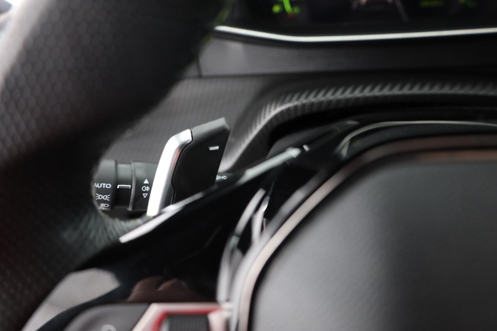 Peugeot 2008 GT PureTech 130 Aut. LED Navi Kamera