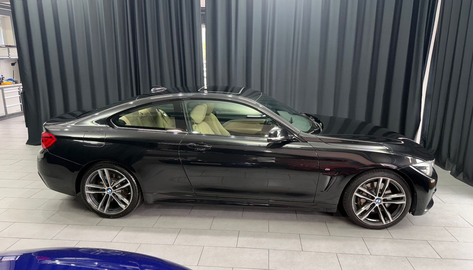 Fahrzeugabbildung BMW 440i Coupe M Sport|LCI|GLASDACH|SHADOWLINE
