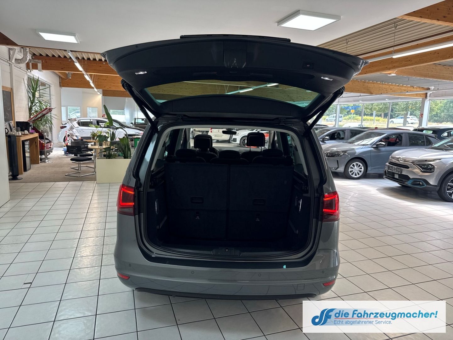 Fahrzeugabbildung SEAT Alhambra Xcellence 7-Sitzer AD AHK-klappbar Memo