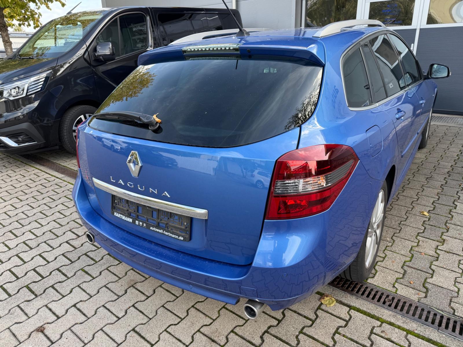 Renault Laguna 2015 — rear view