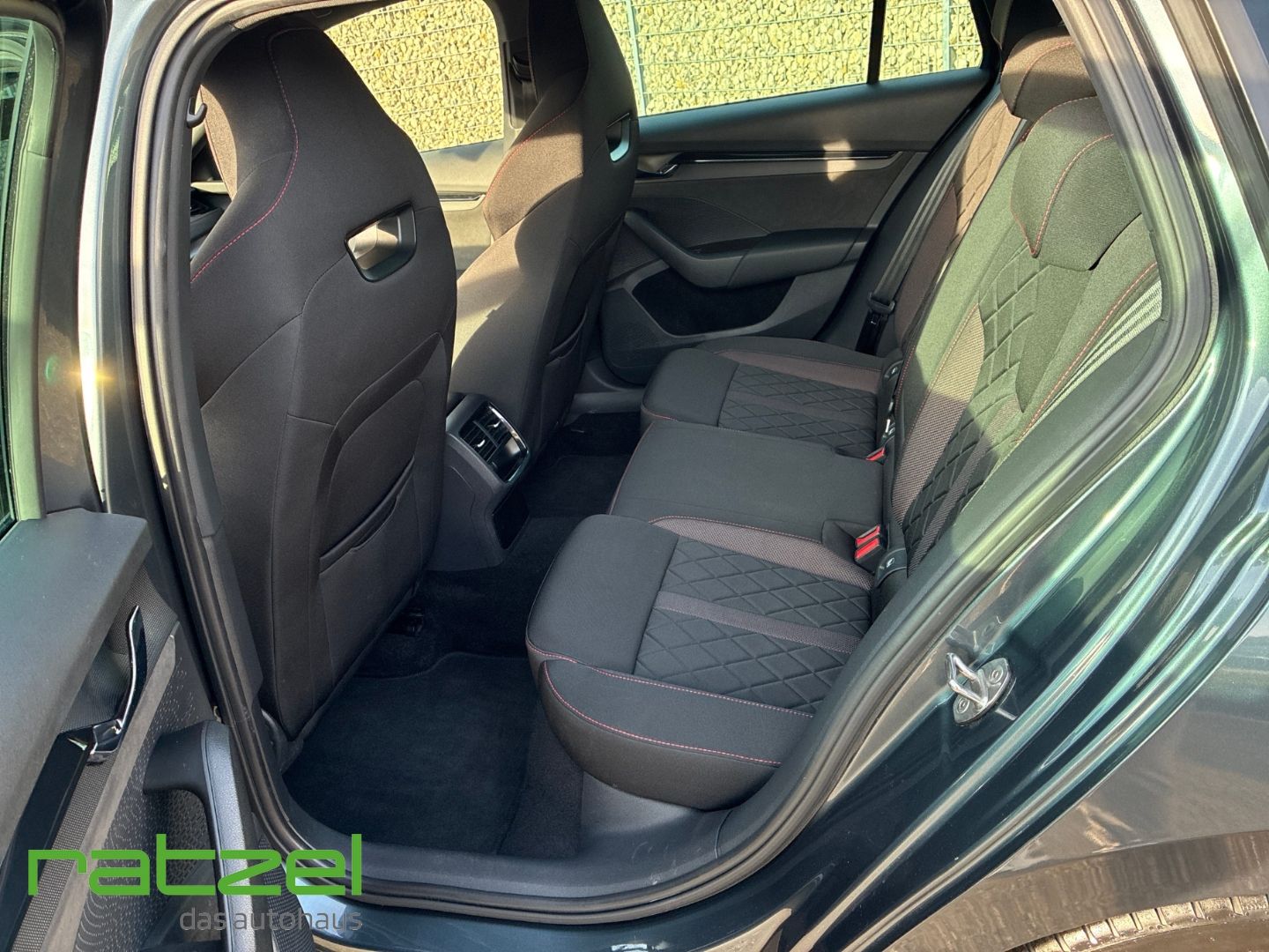 Fahrzeugabbildung SKODA Octavia 4x4 Combi RS TDI 2.0 HUD Navi Digitales