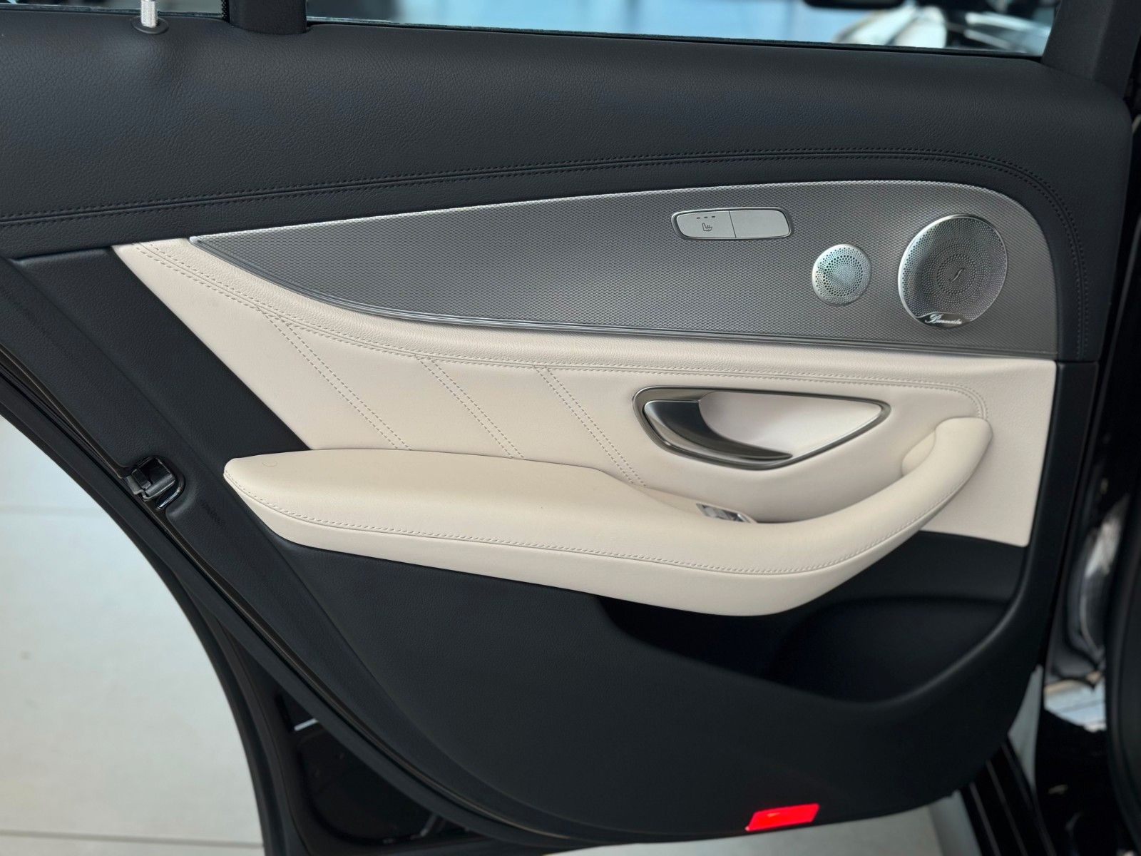Fahrzeugabbildung Mercedes-Benz E 63 AMG T-Modell 4Matic Burmester VOLL