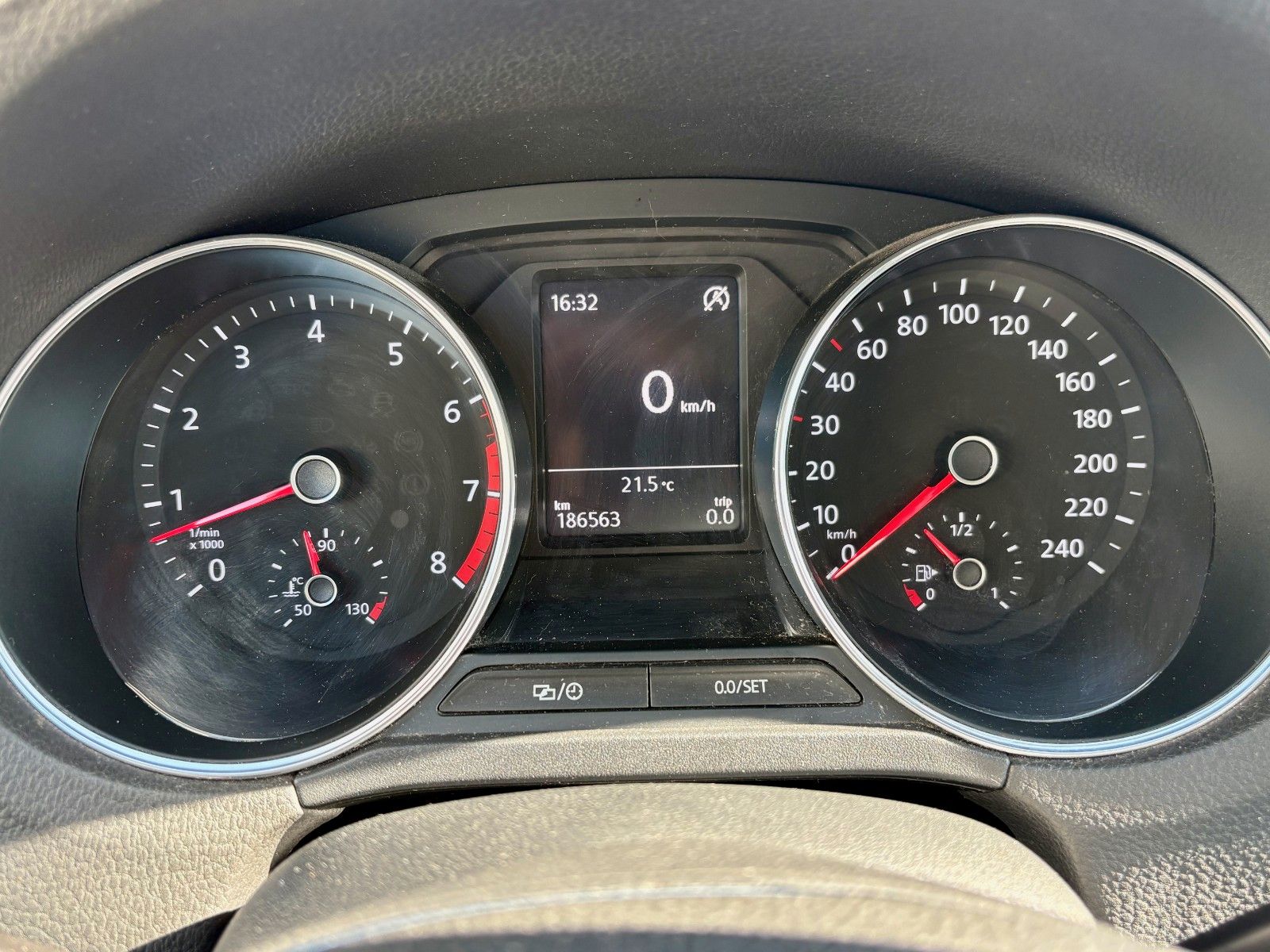 Fahrzeugabbildung Volkswagen Polo V Lounge 1.2 TSI 81kW LED Glasdach PDC Spor