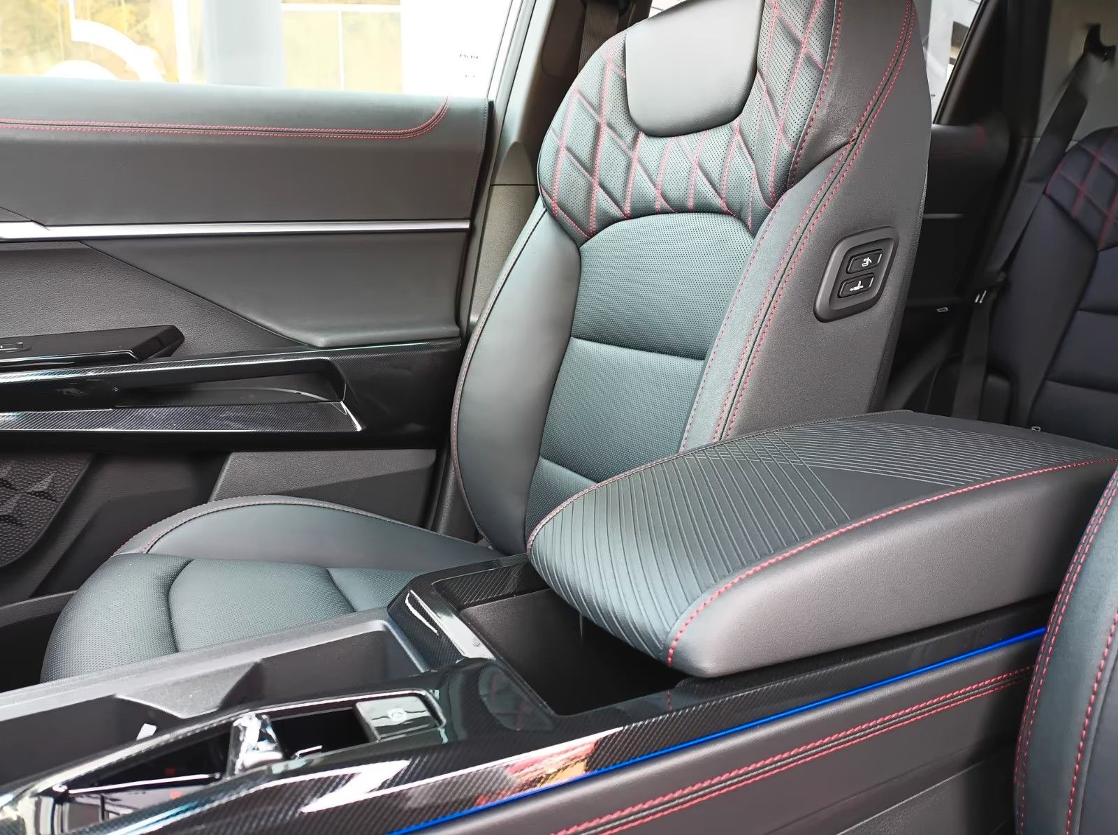 Fahrzeugabbildung KGM ACTYON+CORE+20ZOLL+SH VO+HI+AMBIENTE+KAMERA+++++