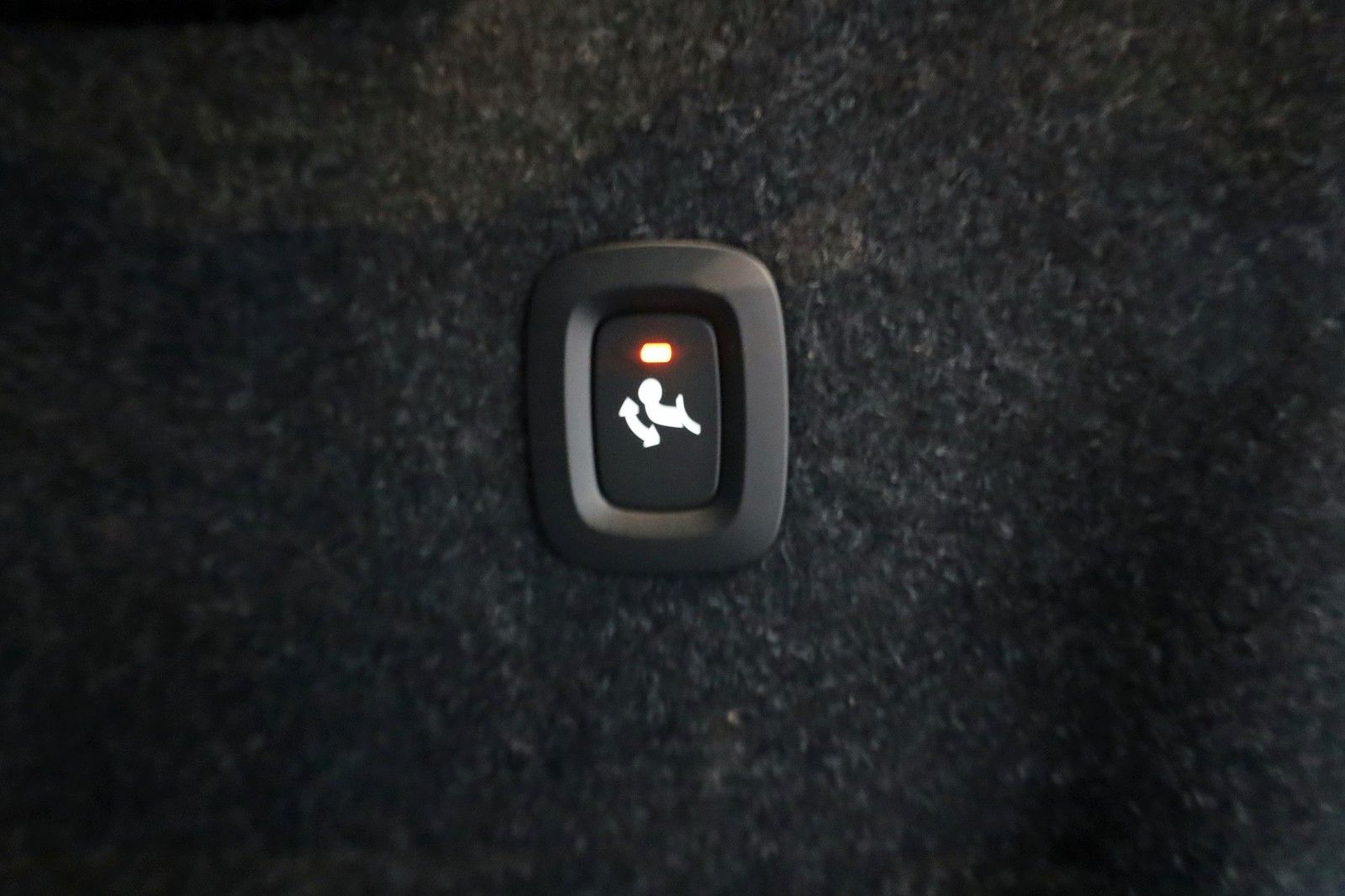 Fahrzeugabbildung Volvo XC40 Pro Twin P8 AWD,T.Leder,Navi,Panorama,AHK