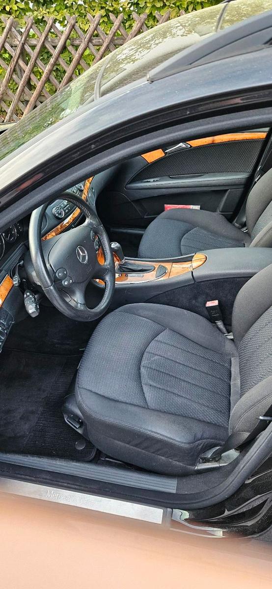 Mercedes-Benz E220 2006 — photo 15