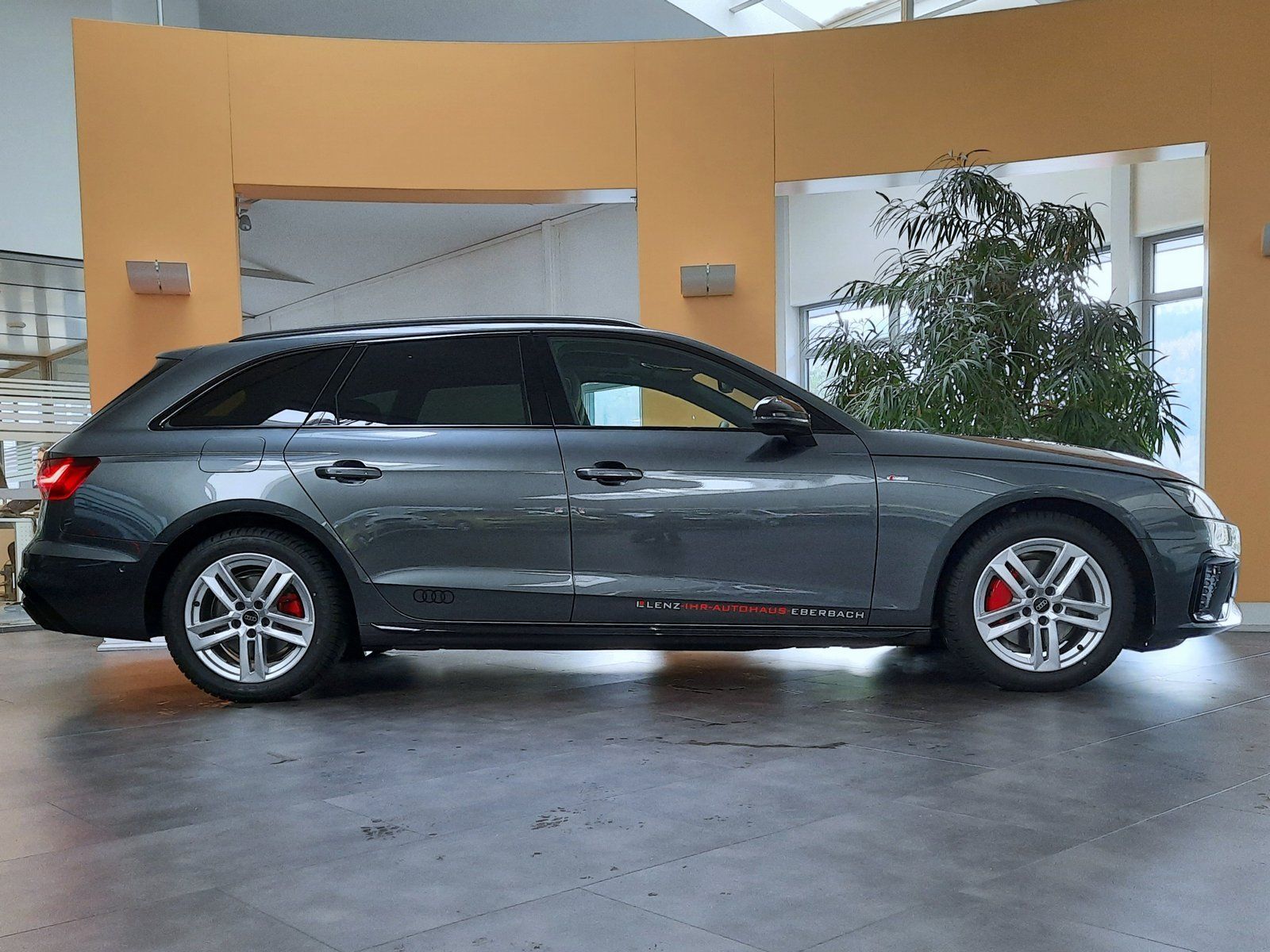 Fahrzeugabbildung Audi A4 Avant S-Line TDI Quattro *Standhzg*AHK*Panod*