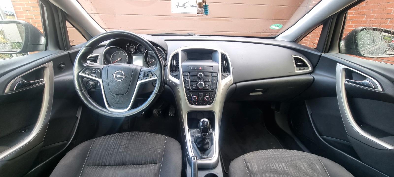 Opel Astra 2012 — photo 20