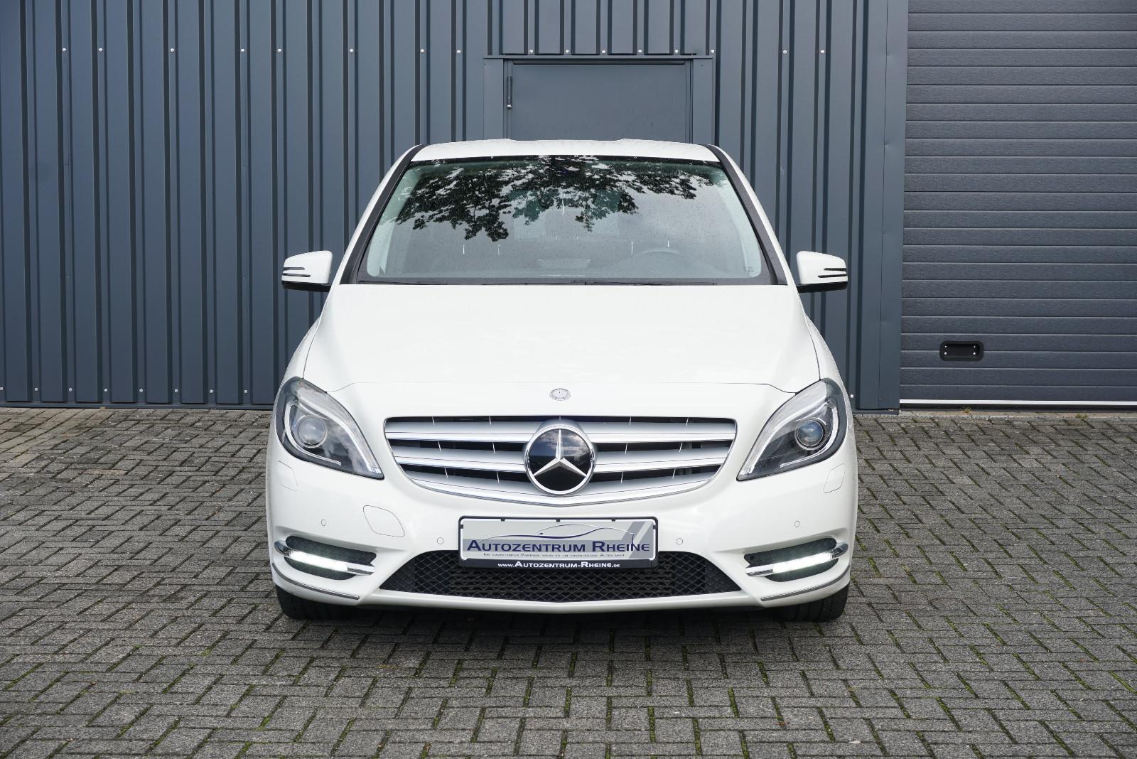 Mercedes-Benz B 180 Bi-Xenon RFK SHZ NAV Leder AHK Memory