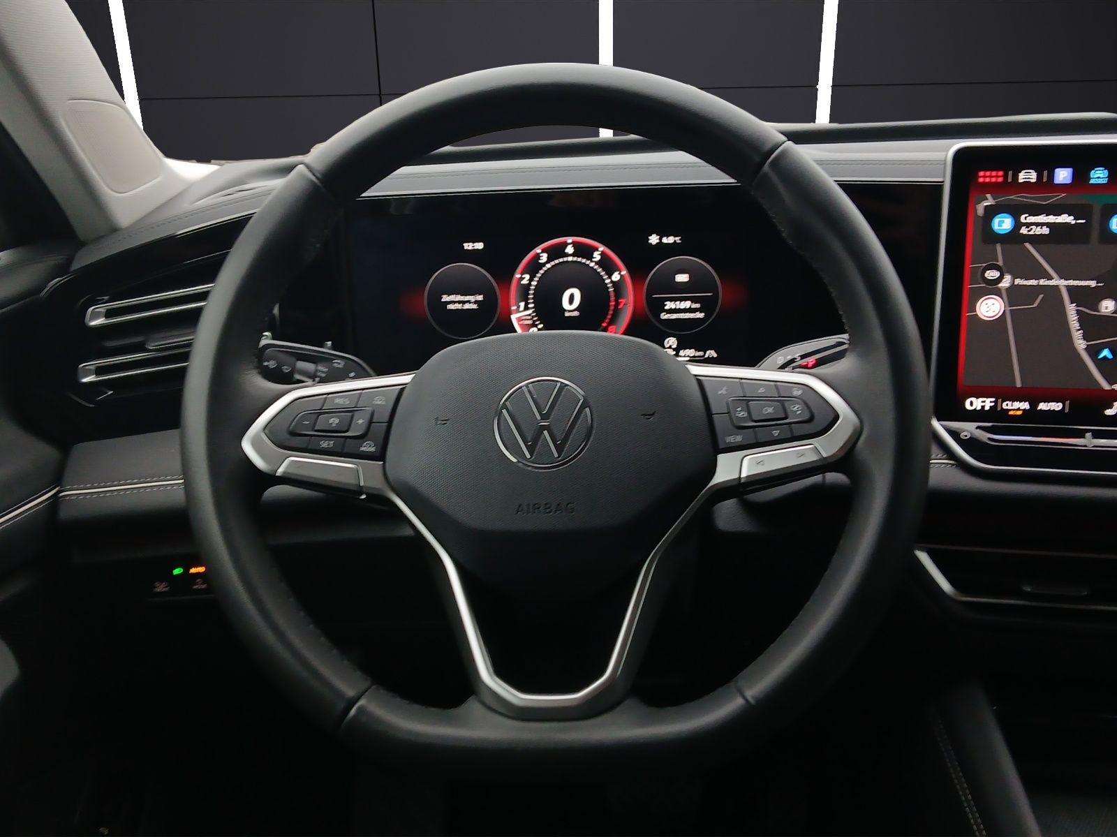 Fahrzeugabbildung Volkswagen Tiguan eTSI Elegance DSG Matrix AHK Navi AID ACC