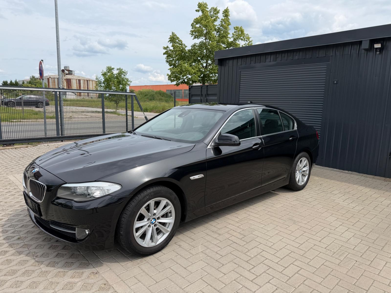BMW 5 Limousine 520i LED Xenon Navi Head-Up TÜV neu!